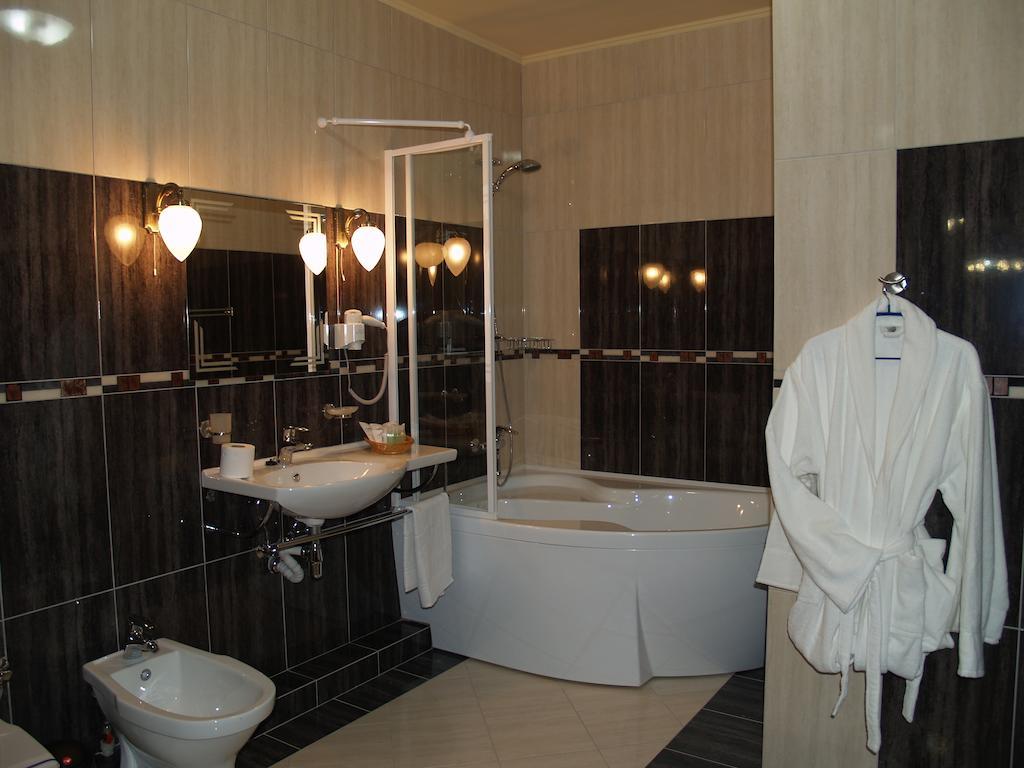 Atrium Hotel İvano-Frankivsk Oda fotoğraf