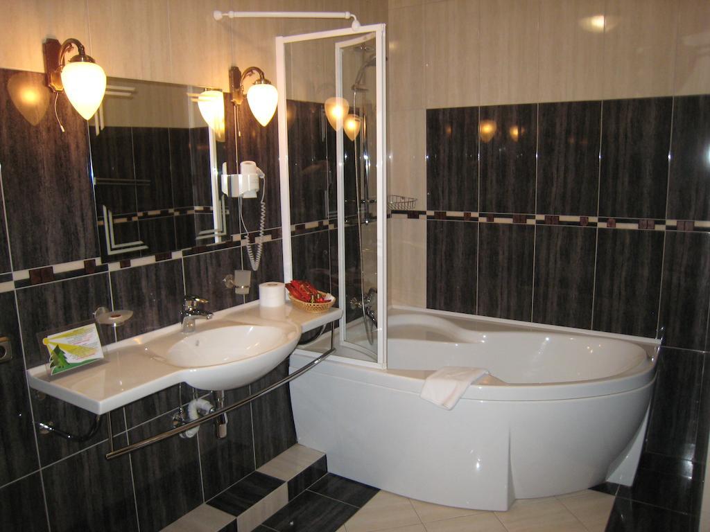 Atrium Hotel İvano-Frankivsk Oda fotoğraf